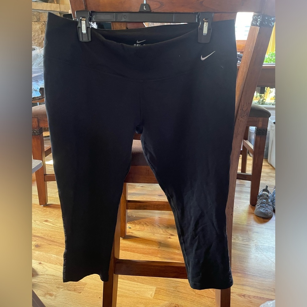 Nike dri fit L capris